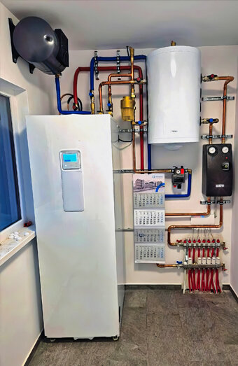 https://myareehotwater.com.au/uploads/2025/06/electric-hot-water-system-16929.jpg