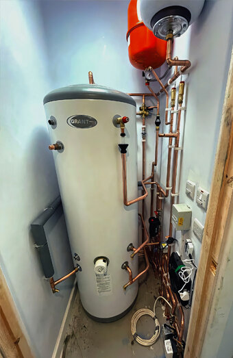 https://myareehotwater.com.au/uploads/2025/06/gas-hot-water-system-11703.jpg
